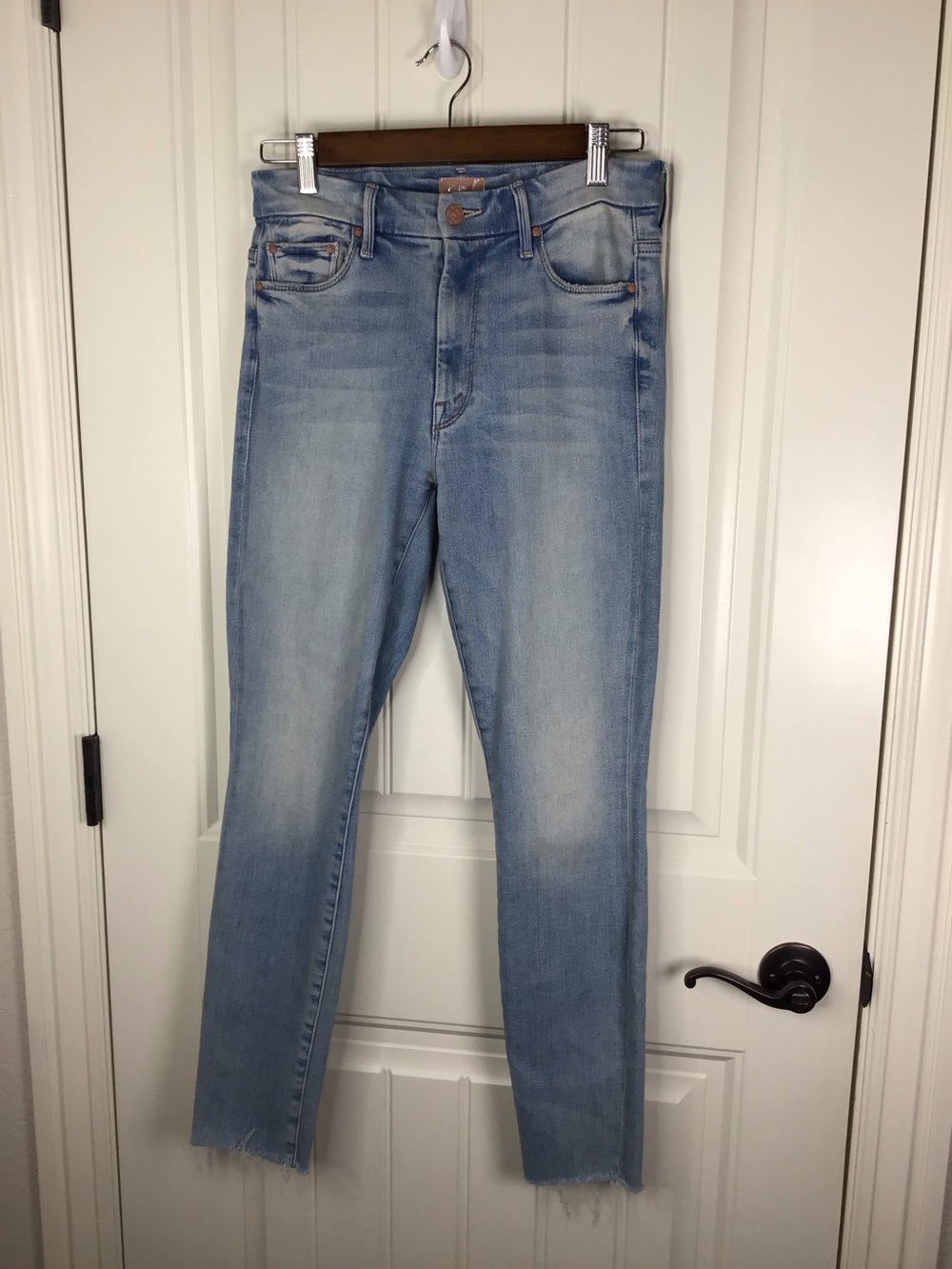 MOTHER High Waisted Looker Ankle Fray in Au Revoir Size 26. - Picture 2 of 11